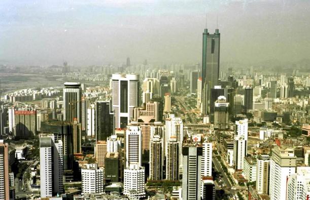 △2000年8月的深圳經(jīng)濟特區建筑群